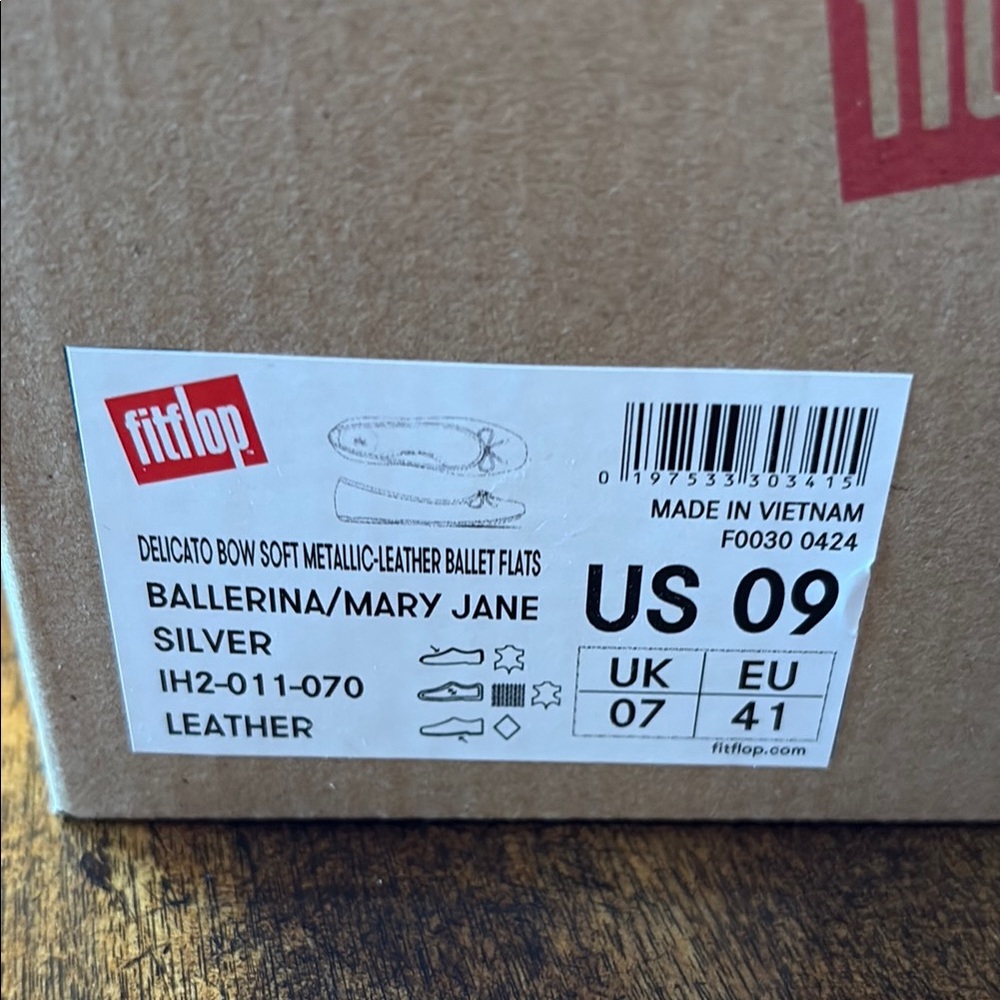 NWB FitFlop Delicato Silver Ballet Flats - Picture 3 of 5